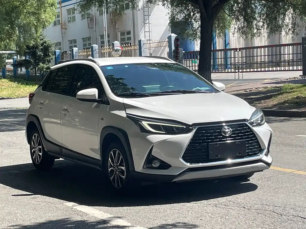 Toyota Yaris L 2023 — фото 2