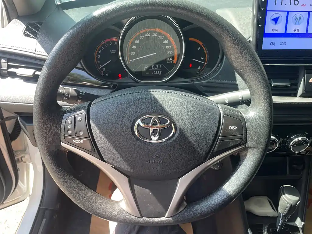 Toyota Yaris L 2023 — фото 13