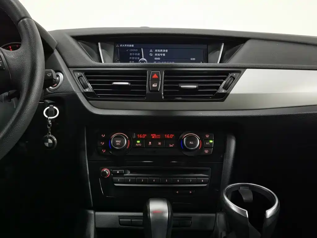 BMW X1 2013 — фото 12