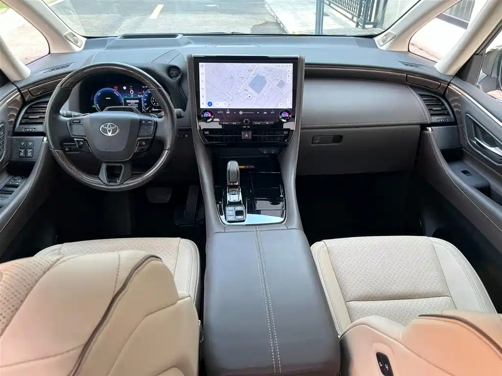 Toyota Alphard 2023 — фото 13