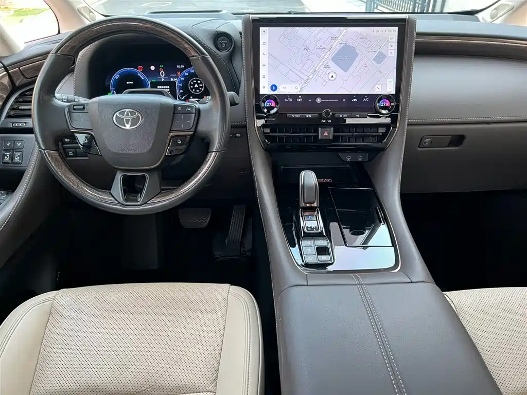 Toyota Alphard 2023 — фото 12