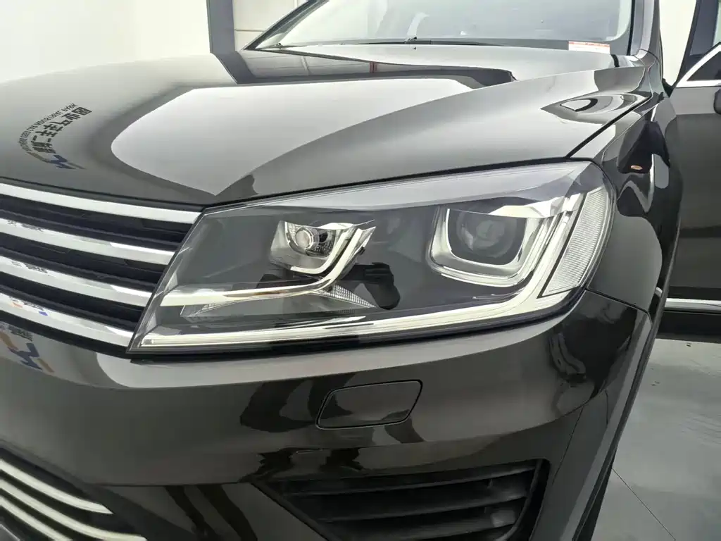Volkswagen Touareg 2017 — фото 11