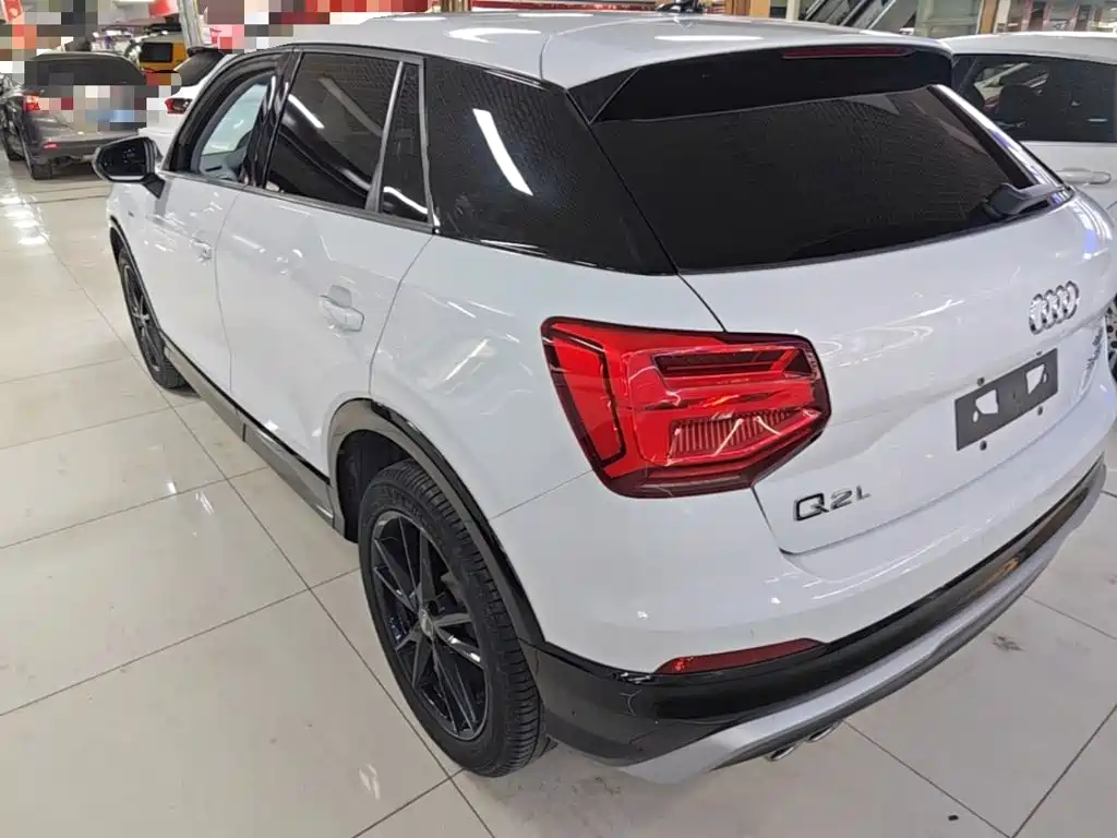 Audi Q2L 2020 — фото 23