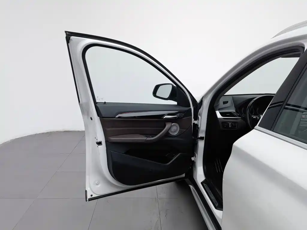 BMW X1 2021 — фото 8