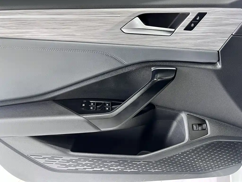 Volkswagen Sagitar 2023 — фото 15