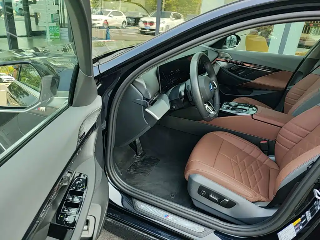 BMW i5 2025 — фото 16