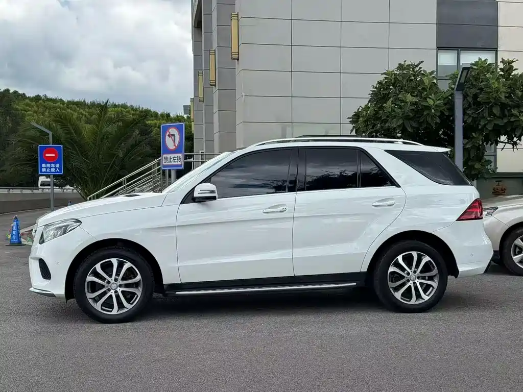 Mercedes-Benz GLE 2017 — фото 10