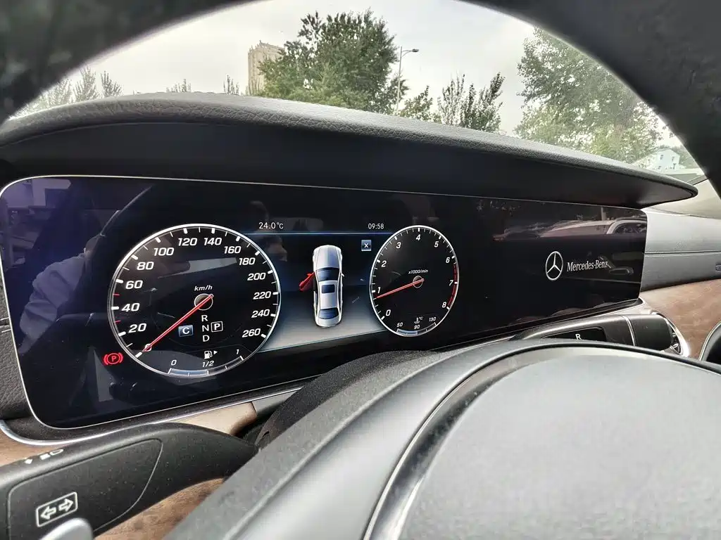 Mercedes-Benz E-Class 2018 — фото 19