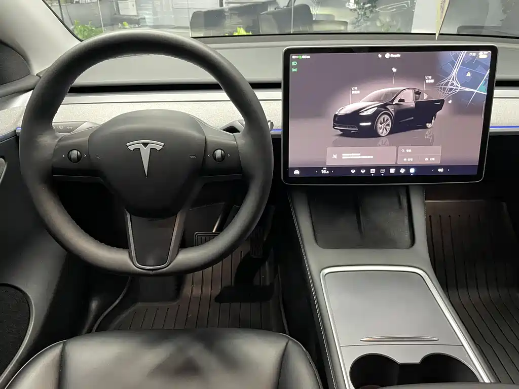 Tesla Model Y 2024 — фото 8