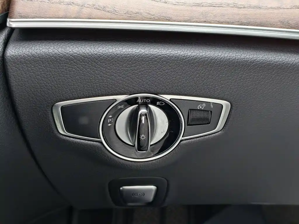 Mercedes-Benz E-Class 2018 — фото 17