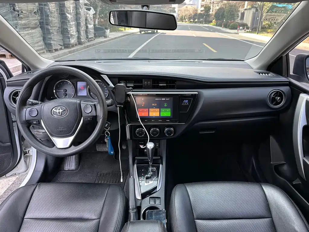 Toyota Corolla 2018 — фото 15