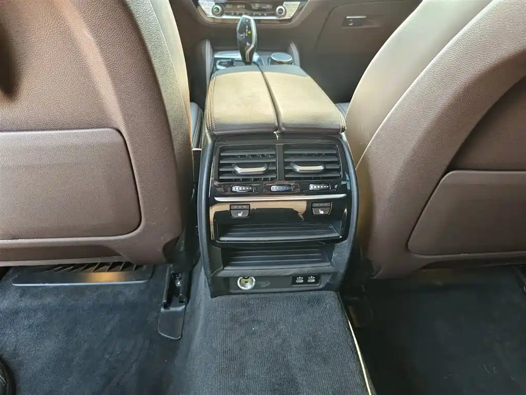 BMW 5 Series 2020 — фото 13