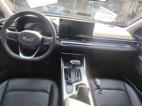 Geely Emgrand 2023