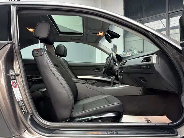 BMW 3 Series 2011