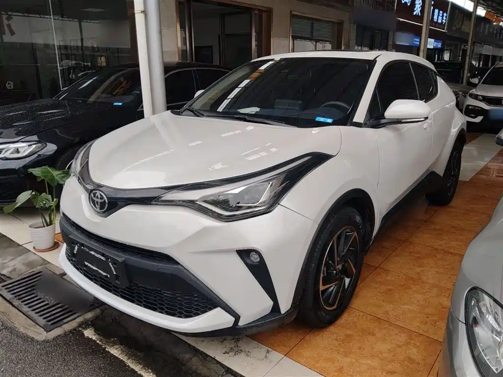 Toyota C-HR 2022 — фото 2