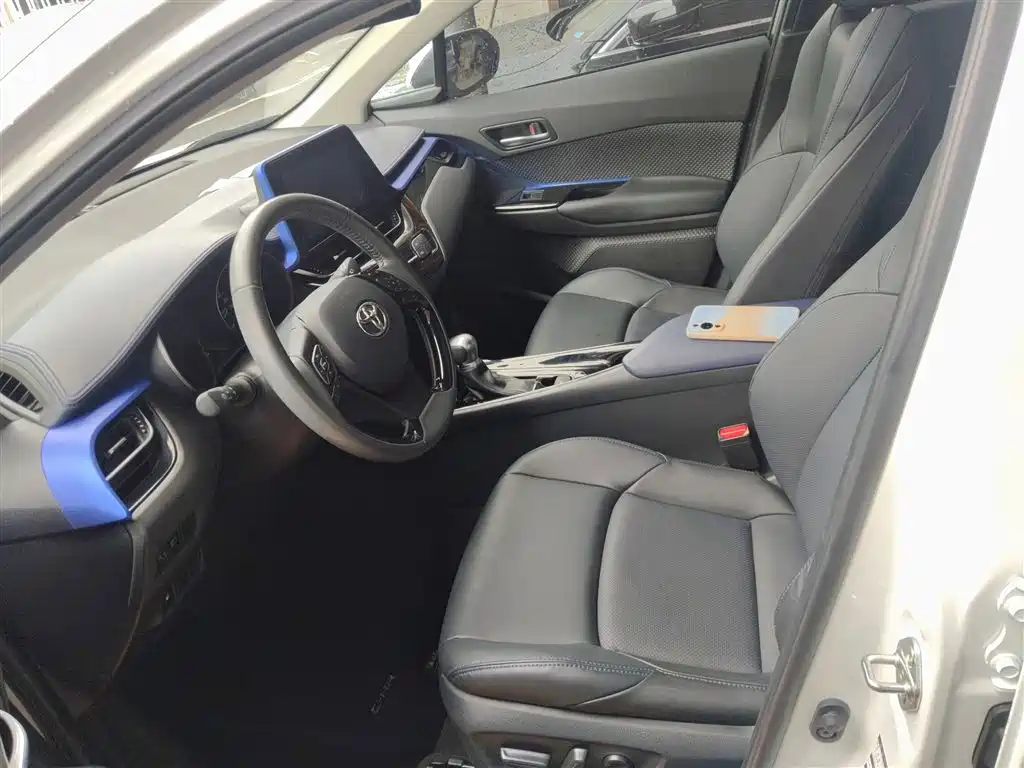 Toyota C-HR 2022 — фото 11