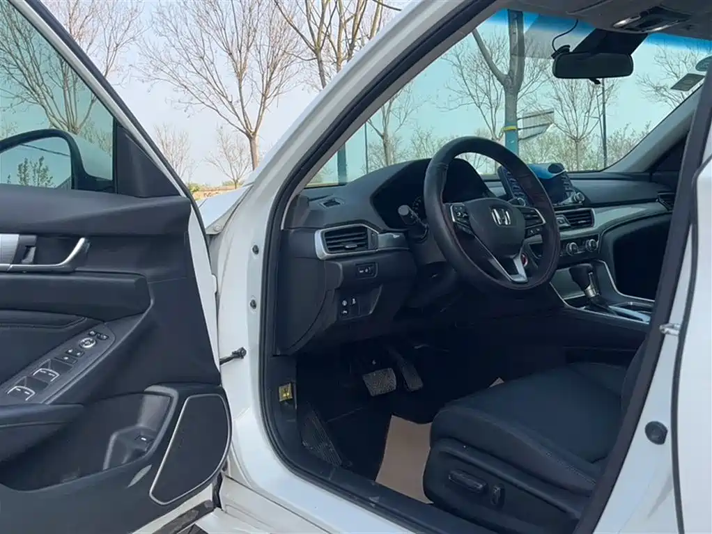 Honda Accord 2020 — фото 13