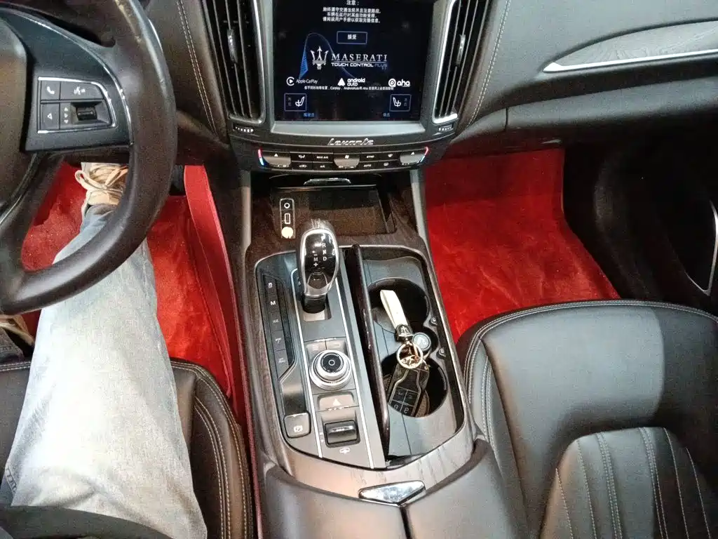 Maserati Levante 2017 — фото 14