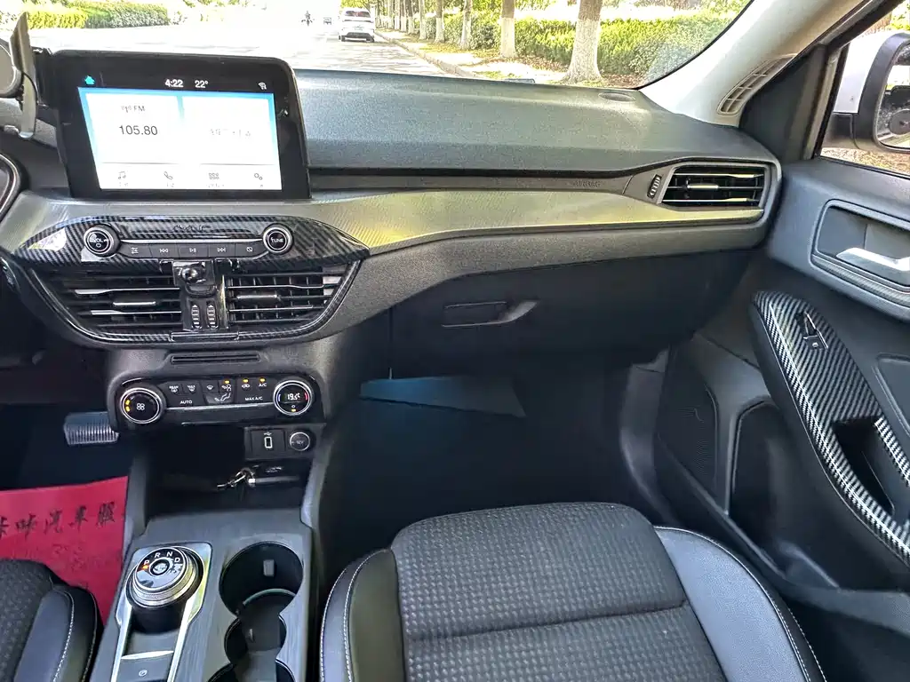 Ford Focus 2019 — фото 13