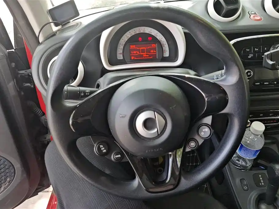 smart Fortwo 2018 — фото 15