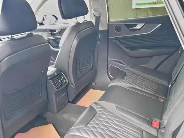 Hongqi HS5 2023