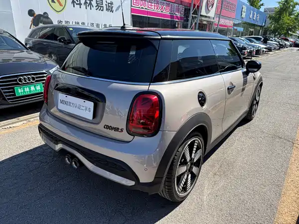 MINI MINI 2022