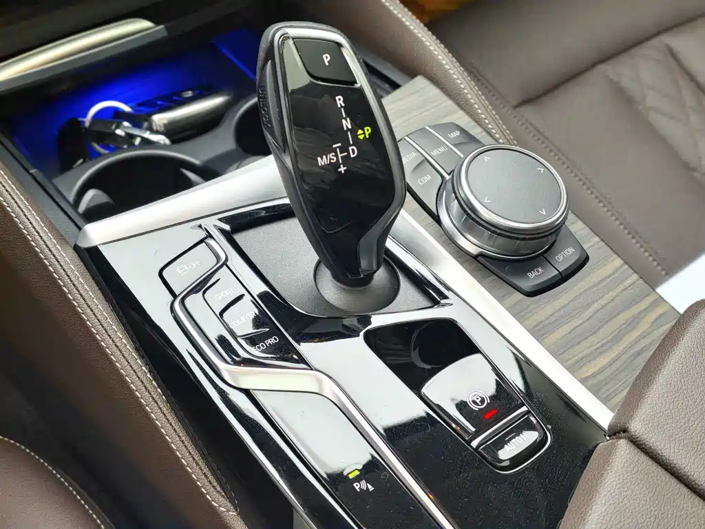 BMW 5 Series 2023 — фото 14