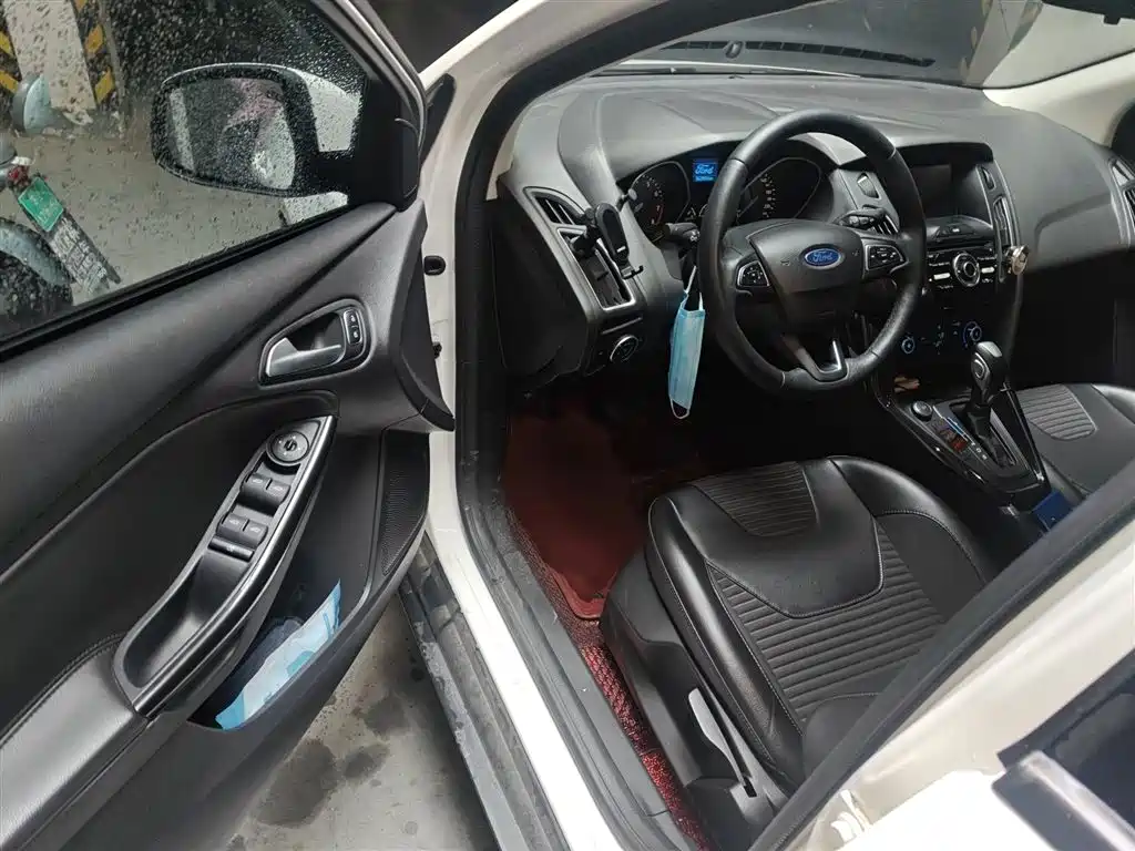 Ford Focus 2018 — фото 14