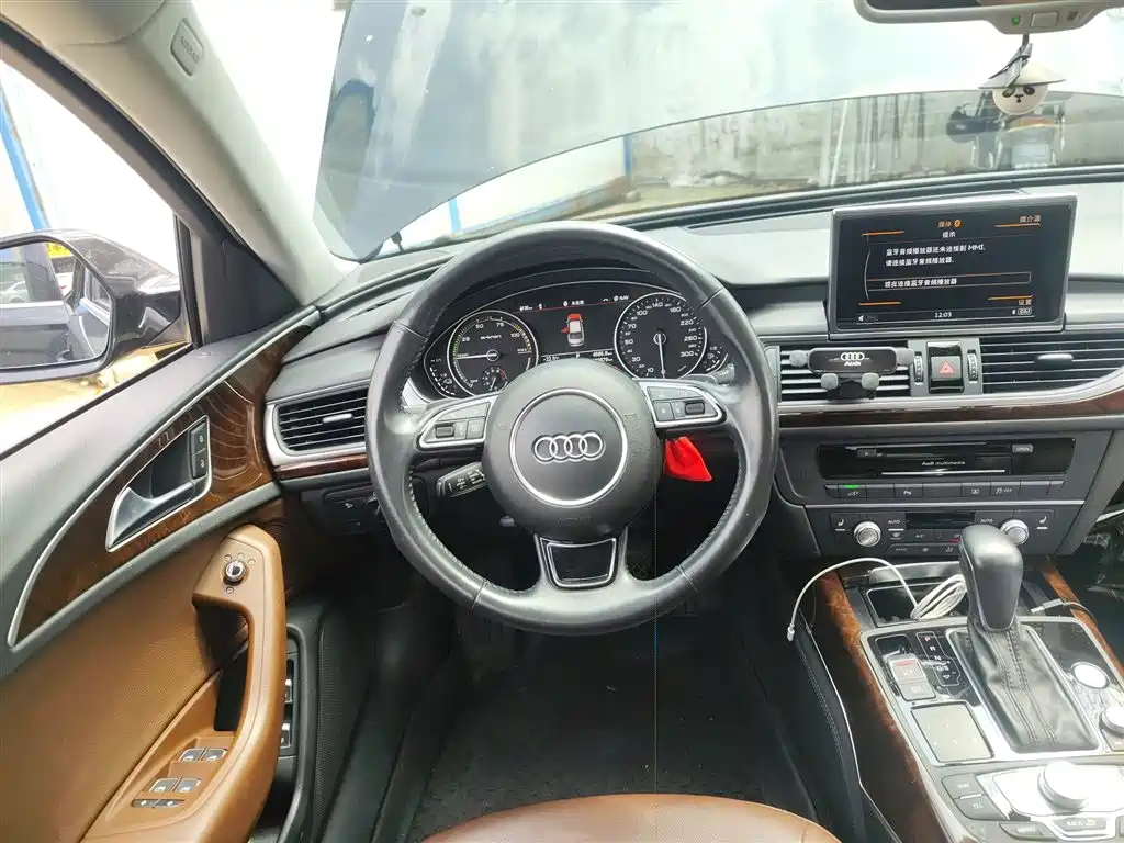 Audi A6L New Energy 2019 — фото 11
