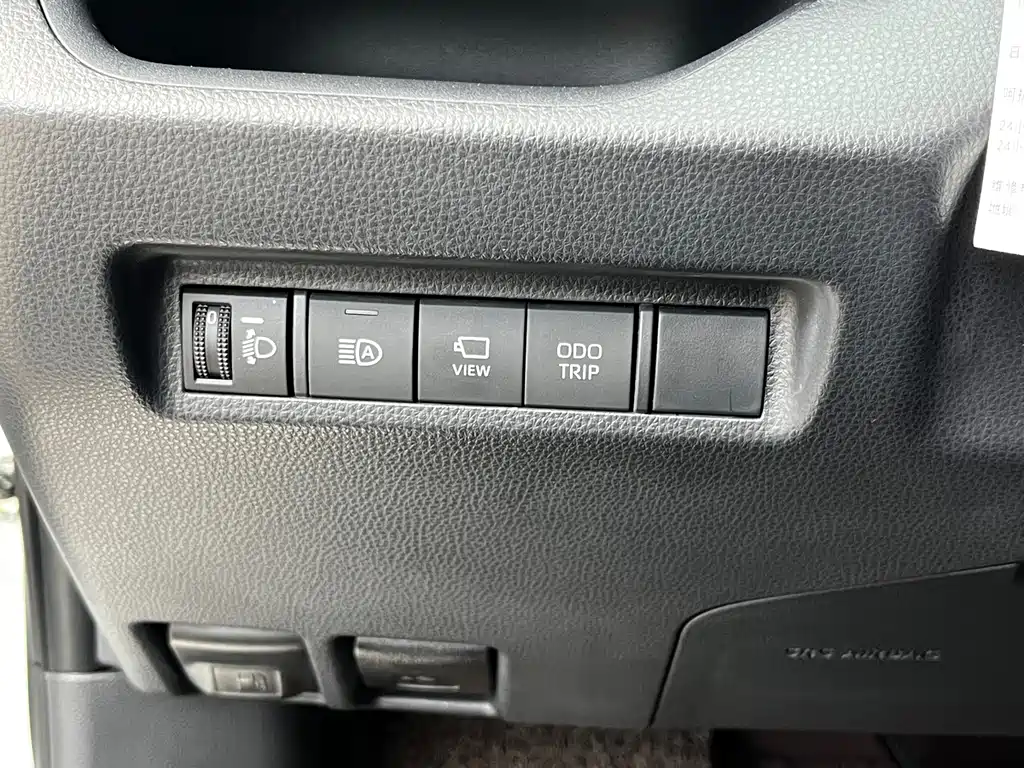 Toyota RAV4 2023 — фото 18