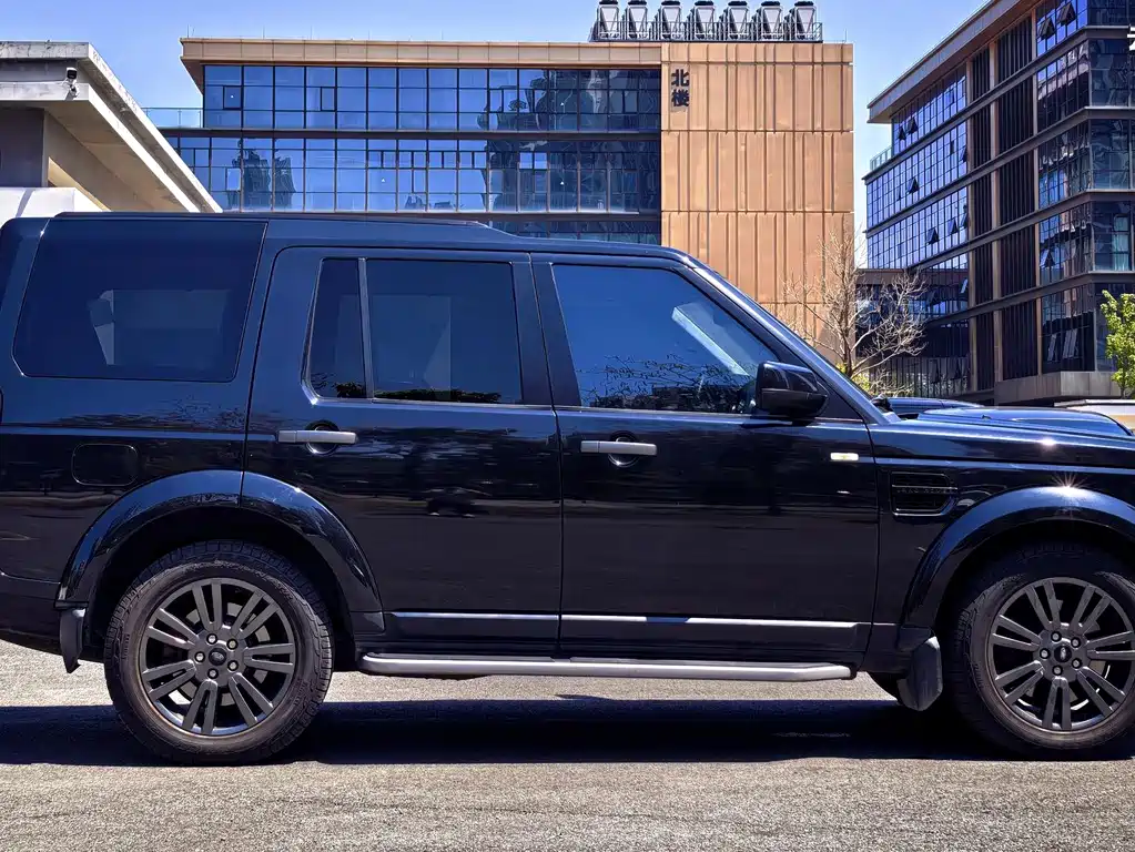 Land Rover Discovery 2011 — фото 11
