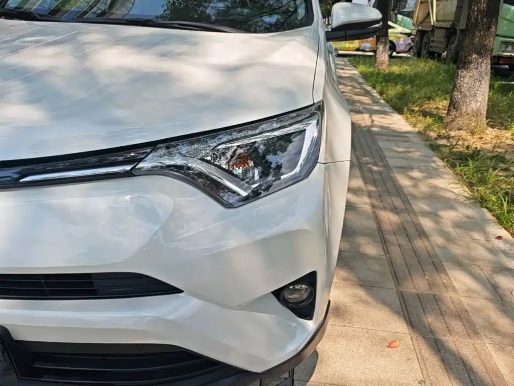 Toyota RAV4 2016 — фото 24