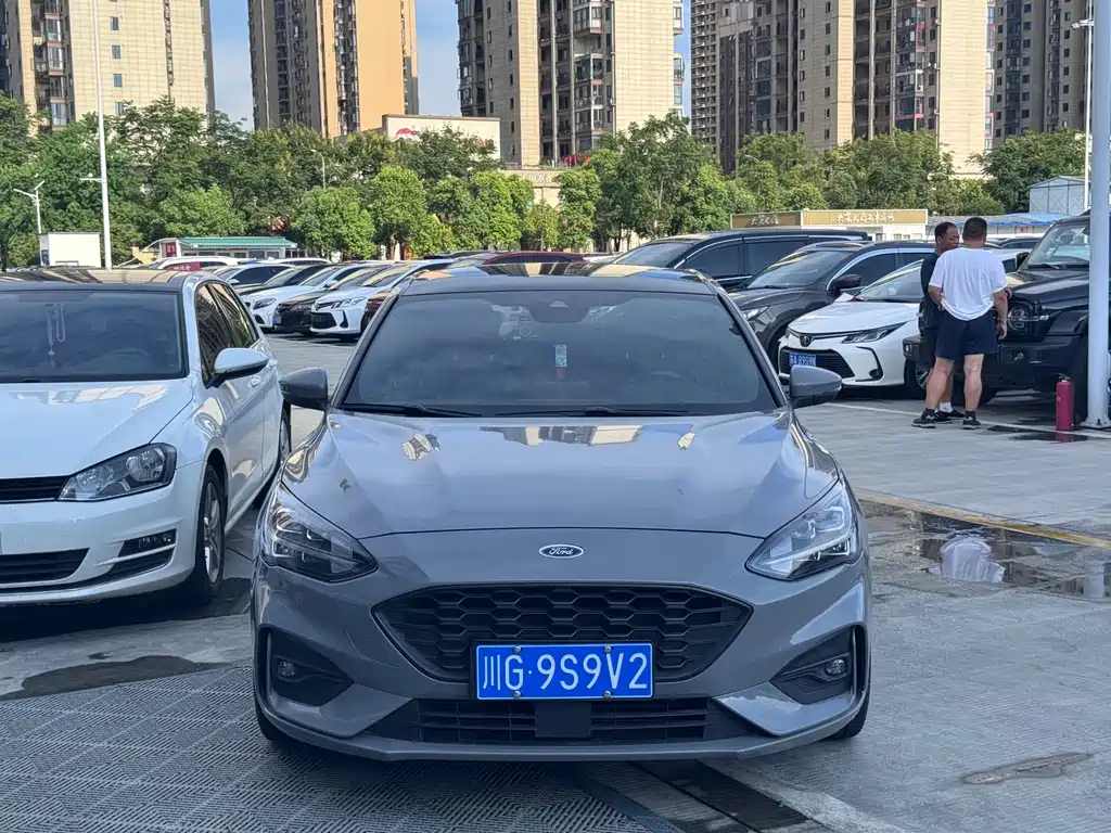 Ford Focus 2019 — фото 2