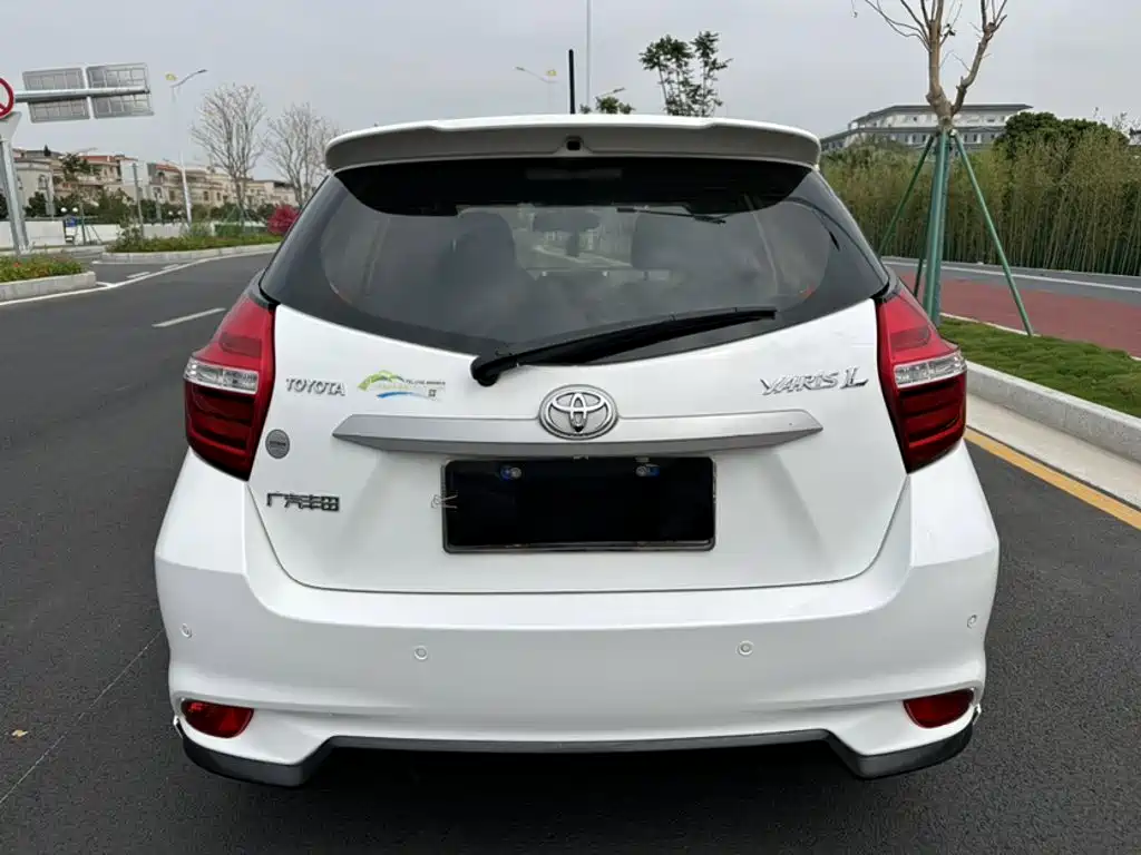 Toyota Yaris L 2018 — фото 12