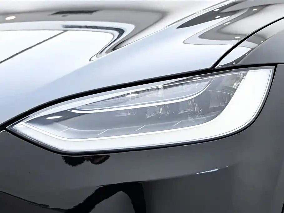 Tesla Model X 2017 — фото 9