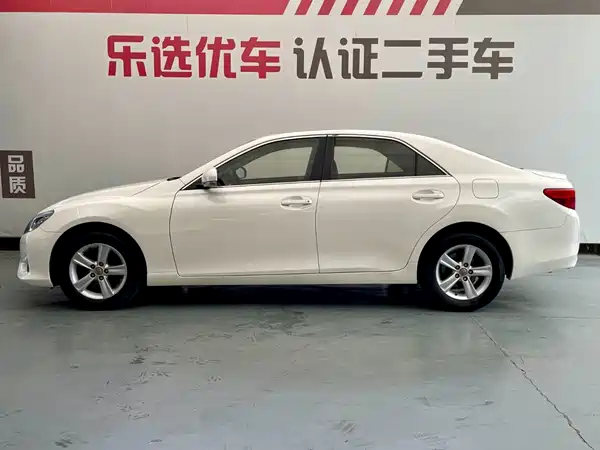 Toyota Reiz 2014