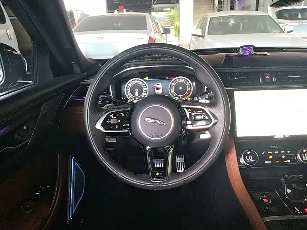 Jaguar XFL 2023 — фото 11