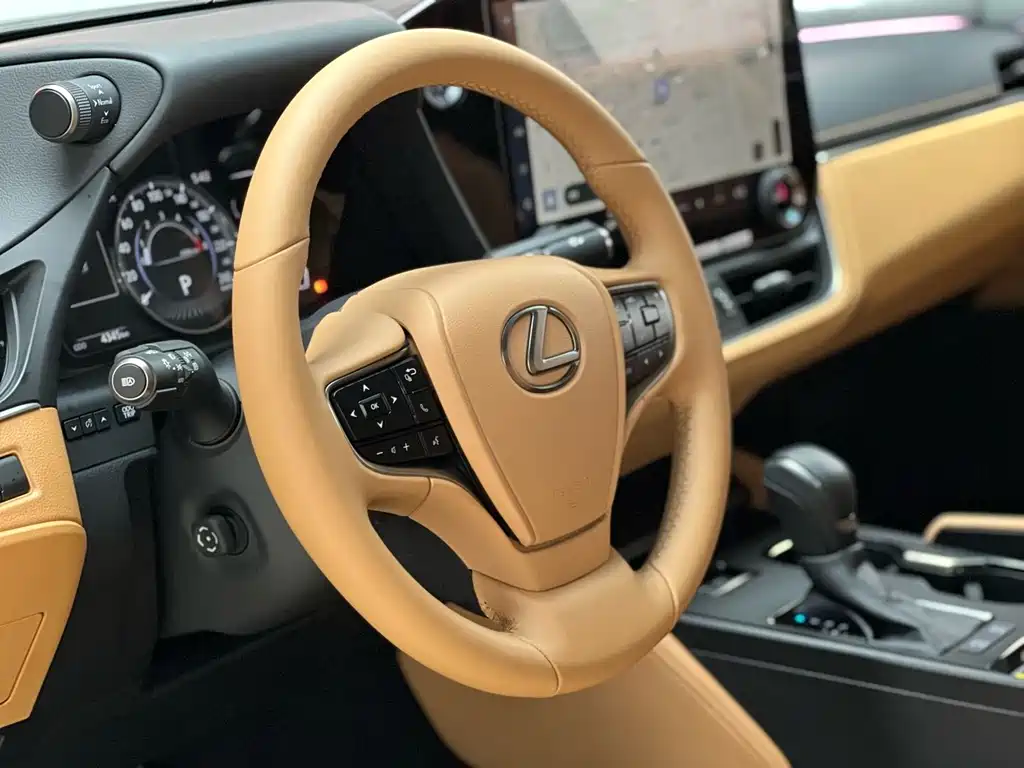 Lexus ES 2025
