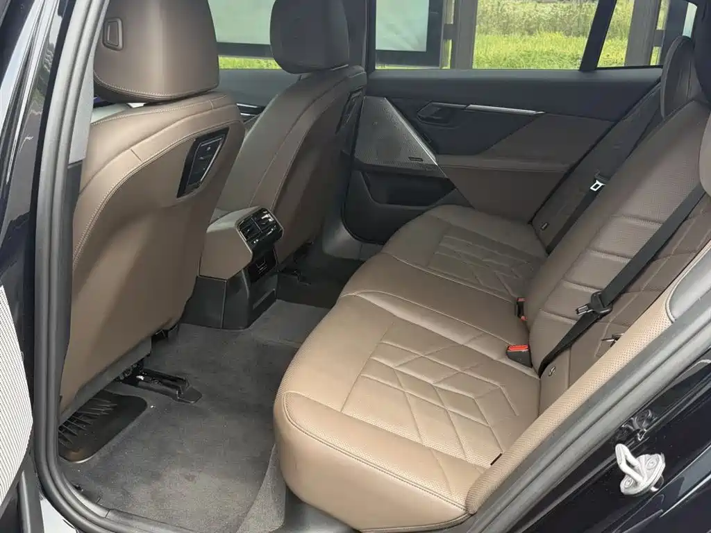 BMW 5 Series 2025
