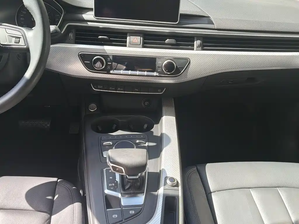 Audi A4L 2017 — фото 13