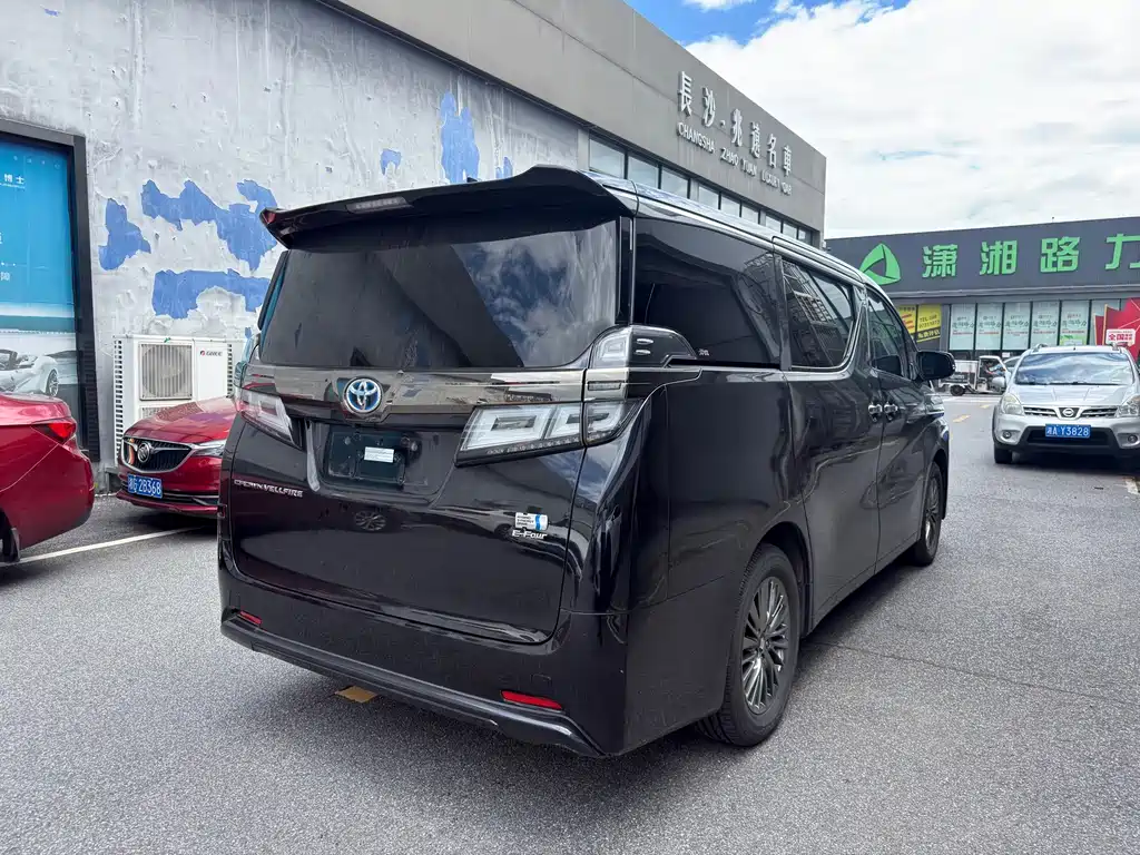 Toyota Vellfire 2023 — фото 11