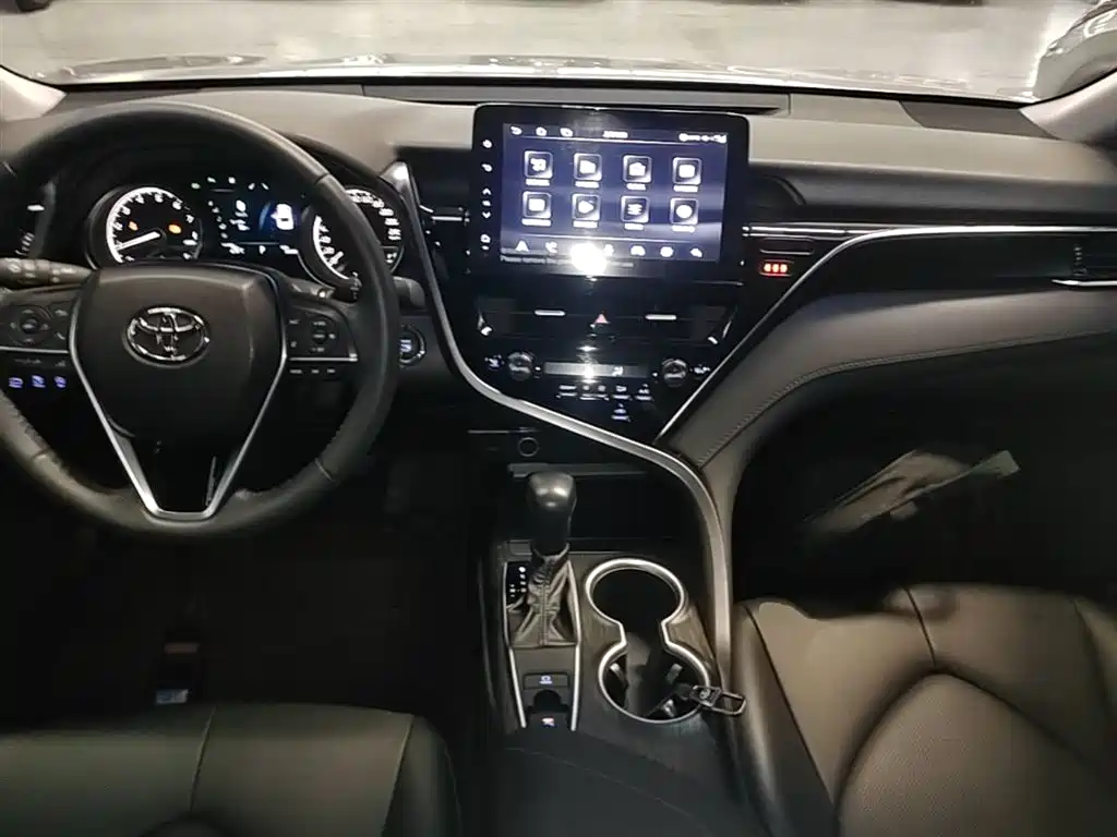 Toyota Camry 2023 — фото 10