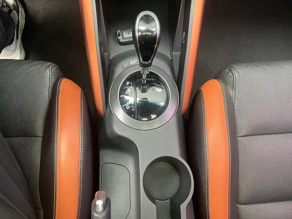 Hyundai Veloster 2017 — фото 17
