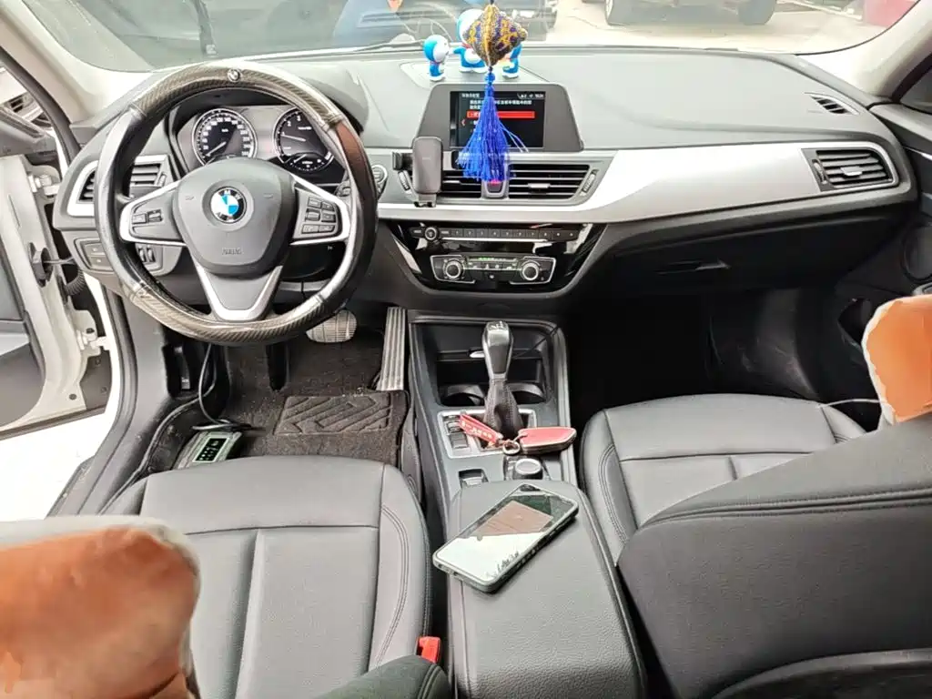 BMW 1 Series 2018 — фото 10