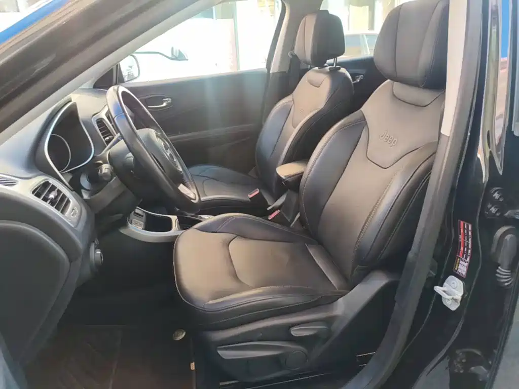 Jeep Compass 2019 — фото 15