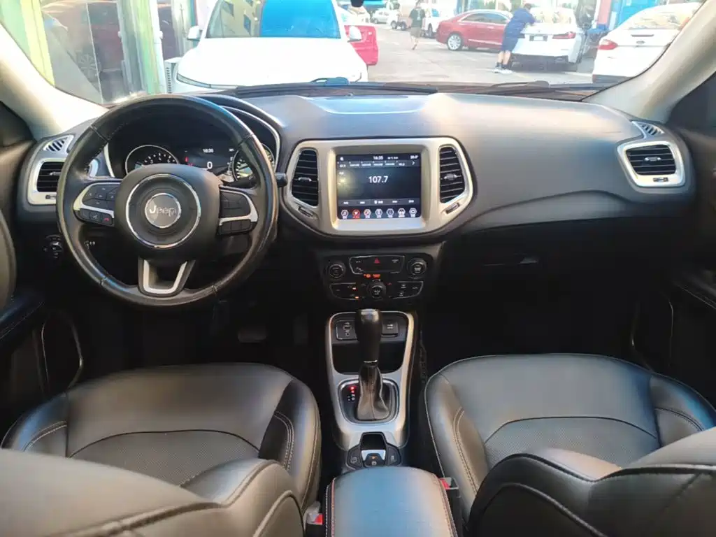 Jeep Compass 2019 — фото 10