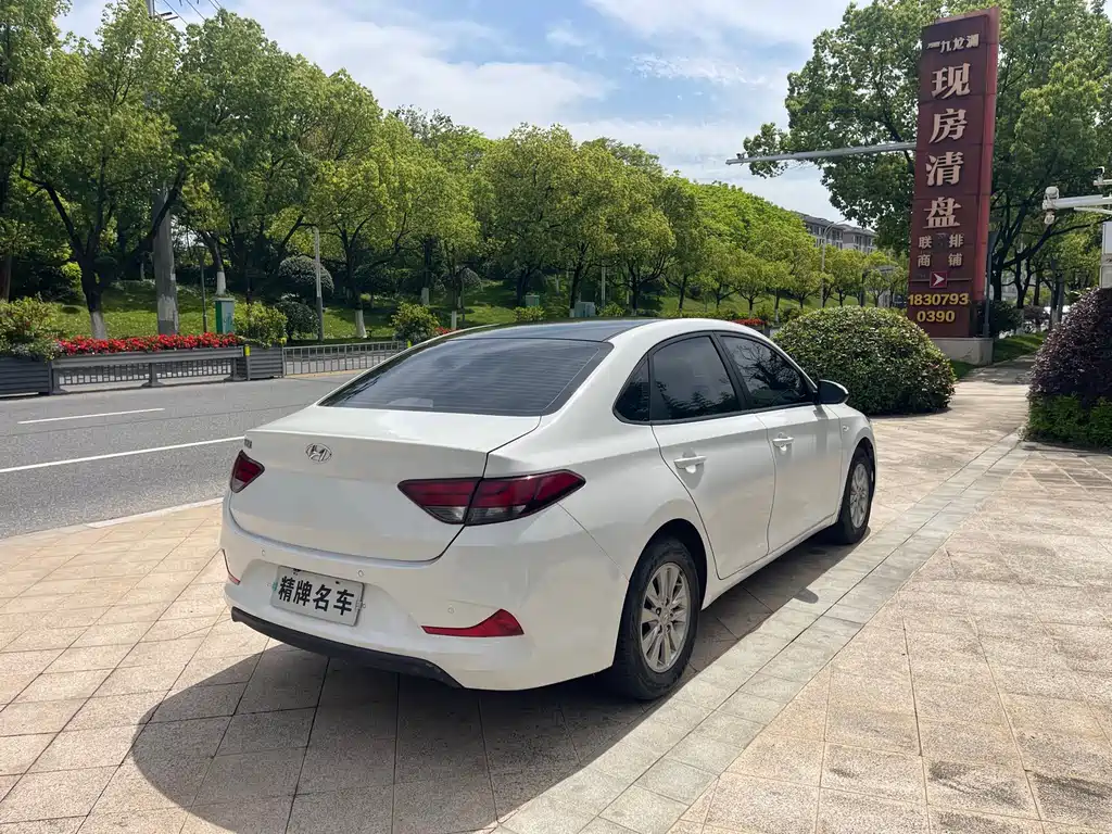 Hyundai Elantra 2018 — фото 9