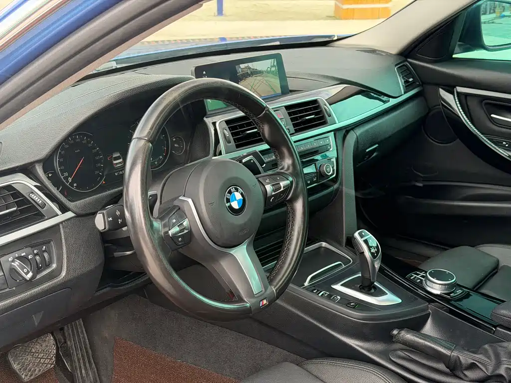 BMW 3 Series 2018 — фото 8