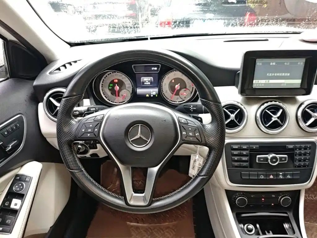 Mercedes-Benz GLA 2015