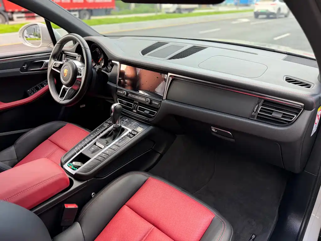 Porsche Macan 2022 — фото 15